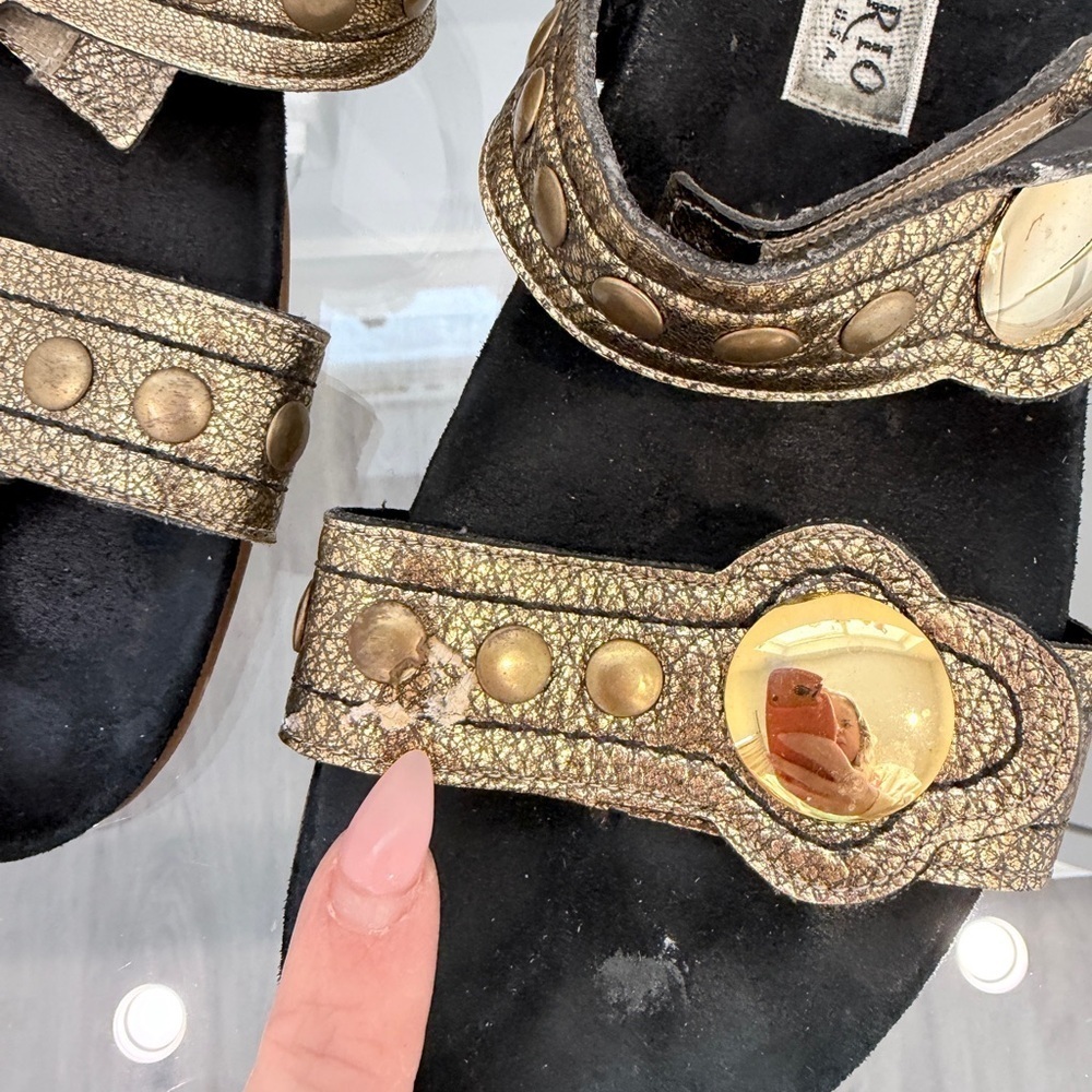 Dezario Gold Slides Sandals (9) - Picture 6 of 6